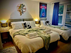 5 bedroom house - Pool table - Contractors, Crew, Group